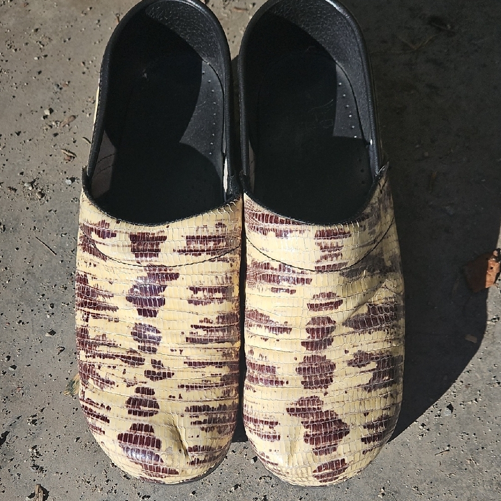 Dansko EU 42 Stylish Patterned Clogs